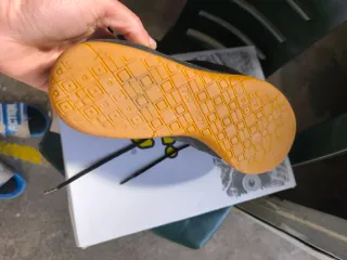 Zapatillas INVISO Negras y Marrones