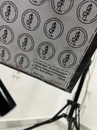 Apoyabrazos Tatuaje Ajustable Negro/Plata