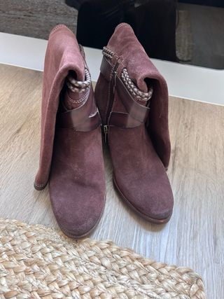 Botas altas de ante marrón con flecos