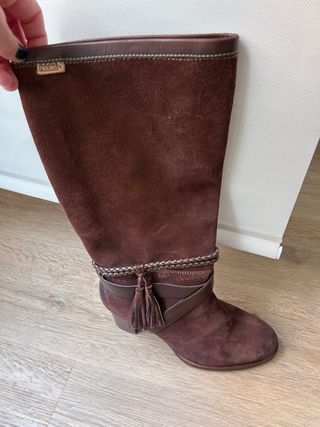 Botas altas de ante marrón con flecos