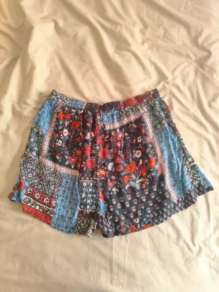 Pantalón corto estampado fluido