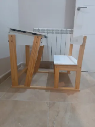 Conjunto pupitre y estantería madera