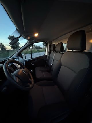 Alquiler furgoneta Valencia - Renault Trafic