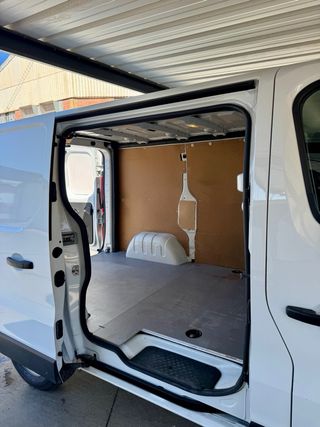 Alquiler furgoneta Valencia - Renault Trafic