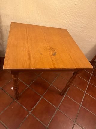 Mesa de madera rústica