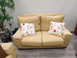 Conjunto de Sofás de tela beige y marrón