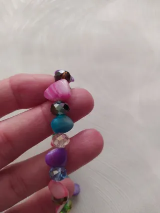 Pulsera multicolor de bolas y abalorios