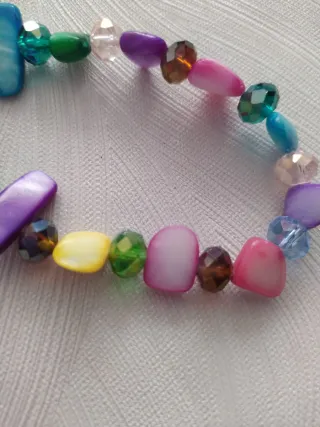 Pulsera multicolor de bolas y abalorios
