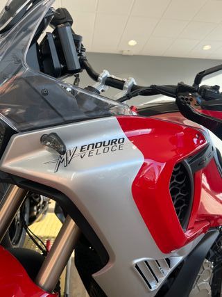 MV Agusta Enduro Veloce Roja/Plata