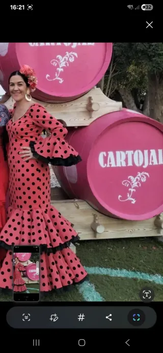 Traje de flamenca rojo con lunares negros