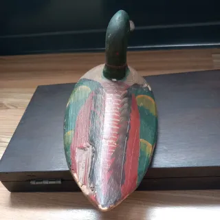 Pato de madera antiguo para caza
