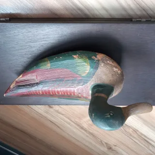 Pato de madera antiguo para caza