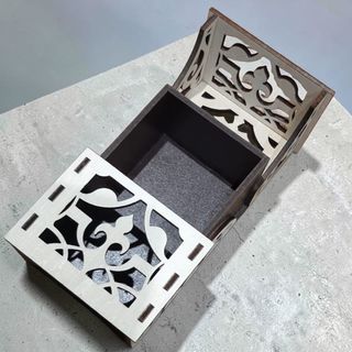 Scatola in legno decorata