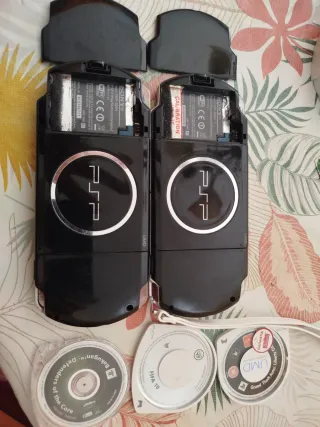 2 PSP 3000 + 3 UMDs