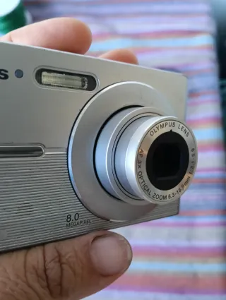 Cámara Digital Olympus 8MP Zoom Óptico 3x