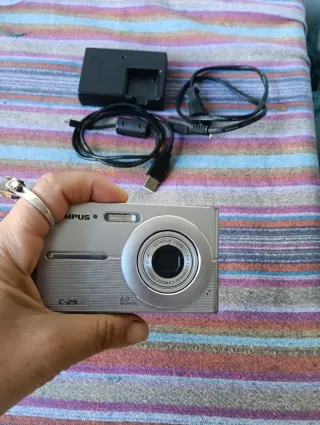 Cámara Digital Olympus 8MP Zoom Óptico 3x