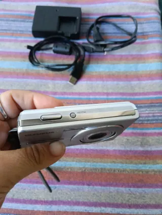 Cámara Digital Olympus 8MP Zoom Óptico 3x