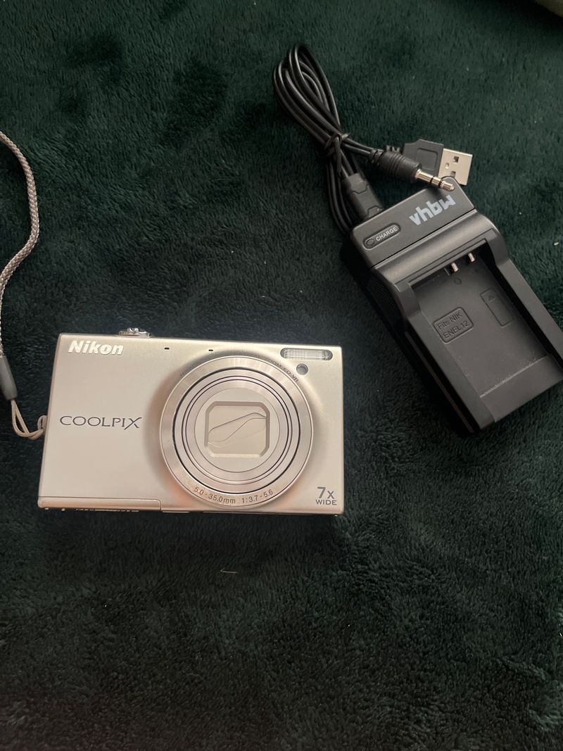 Nikon Coolpix S6100
