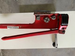 Flejadora manual roja