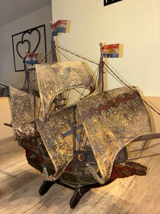 Barco holandés antiguo decorativo. Galeón náutico