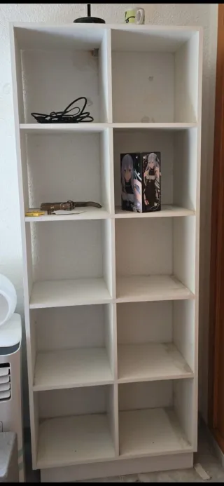 Estantería blanca de madera