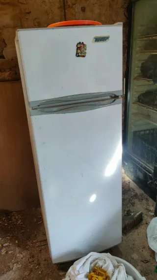 2 Neveras de gas butano