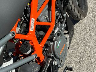 KTM 125 Duke Negra y Naranja