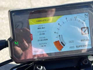 KTM 125 Duke Negra y Naranja