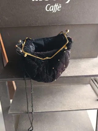 Bolso Bombonera Negro Terciopelo.