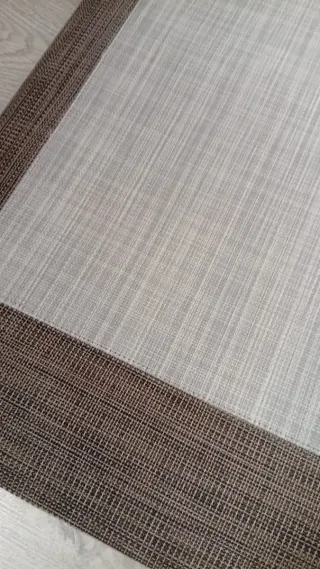 Alfombra vinilo a medida con cenefa