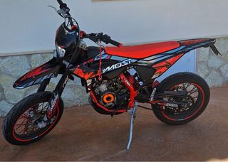 Beta Supermotard Negra y Roja