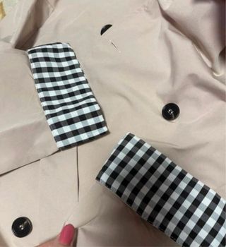 Gabardina Beige con Detalles