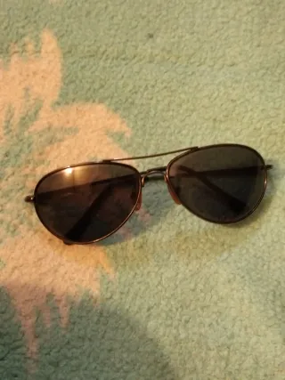 Gafas de sol aviador doradas y marrones