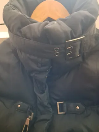 Abrigo de plumas negro