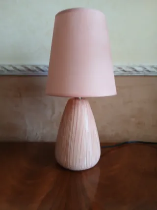 Lampada da tavolo in ceramica e tessuto