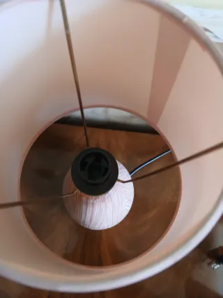 Lampada da tavolo in ceramica e tessuto