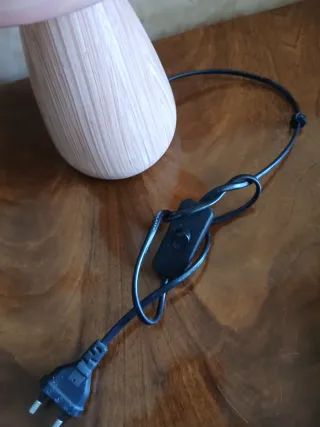 Lampada da tavolo in ceramica e tessuto