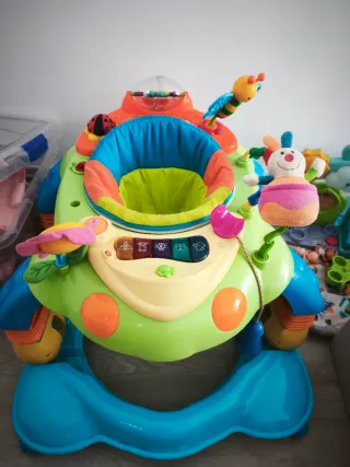 Tacatá y centro de juegos giratorio 360°.