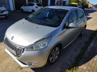 Peugeot 208 2012