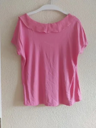 Camiseta rosa Oysho con volantes