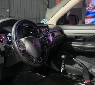 Mitsubishi Outlander 2.2 DI-D 150CV 7 PLAZAS 2019