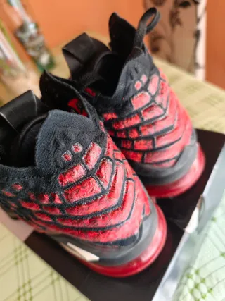 Zapatillas Nike LeBron Hombre Negras Rojas