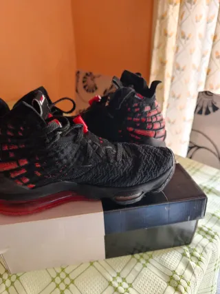 Zapatillas Nike LeBron Hombre Negras Rojas