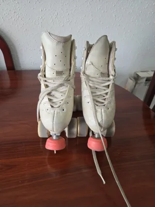 Vendo Pattini Artistici Bianchi edea