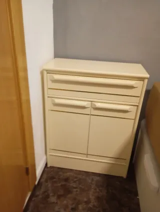 Mueble auxiliar color crema
