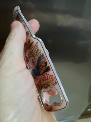 Apribottiglie Sicilia a forma di bottiglia