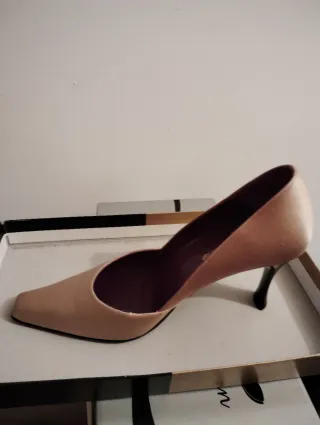 Zapatos de tacón beige para fiesta