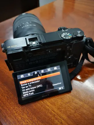 Cámara Sony Alpha 6000 + objetivo Nikon 18-105mm