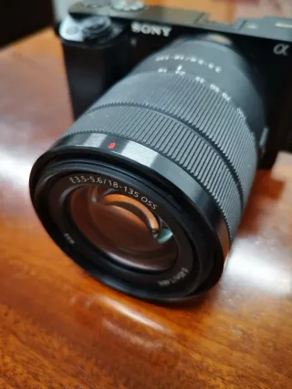 Cámara Sony Alpha 6000 + objetivo Nikon 18-105mm