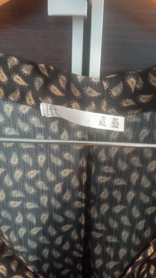 Blusa estampada negra y beige